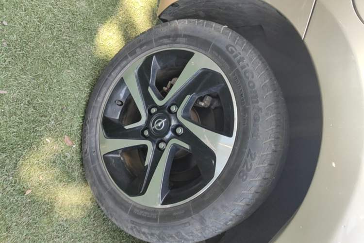 Used Haima Fumei 2017 1.6L Automatic Luxury Model Right Rear Wheel Hub