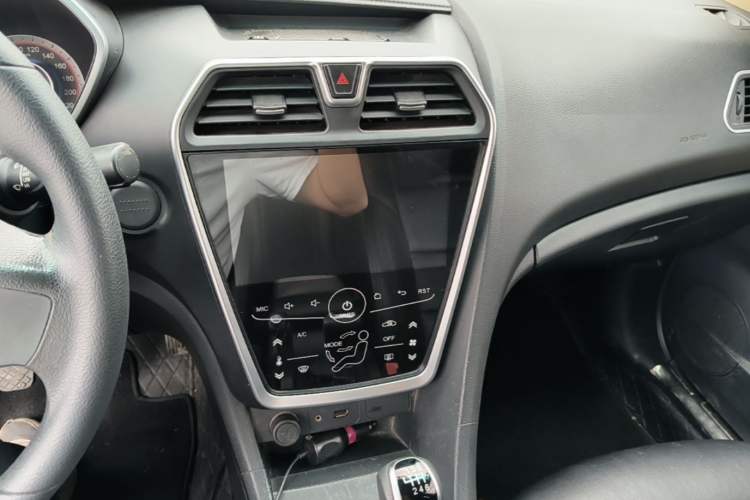 Used Haima Fumei 2017 1.6L Manual Comfort Model Audio And AC Panel