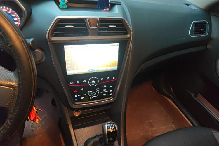 Used Haima Fumei 2017 1.6L Manual Luxury Model Audio And AC Panel