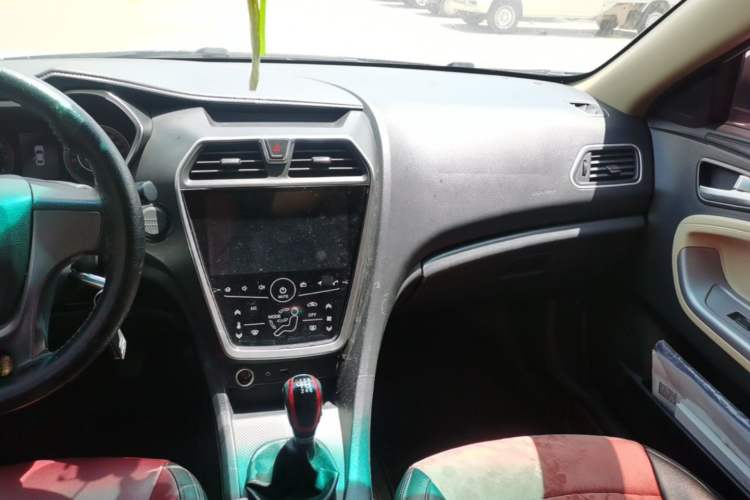 Used Haima Fumei 2017 1.6L Manual Comfort Model Audio And AC Panel