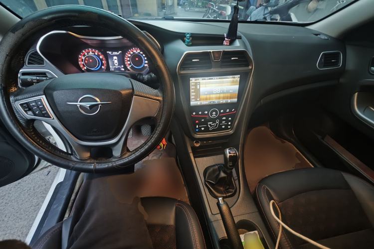 Used Haima Fumei 2017 1.6L Manual Luxury Model Center Console
