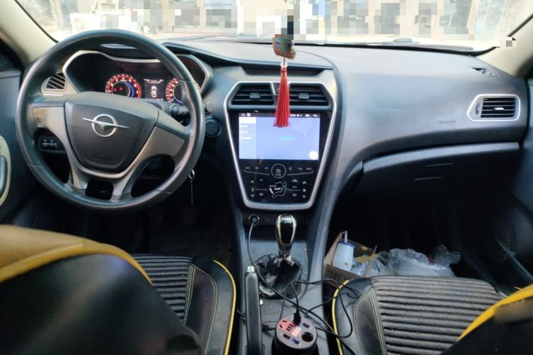 Used Haima Fumei 2017 1.6L Manual Comfort Model Center Console
