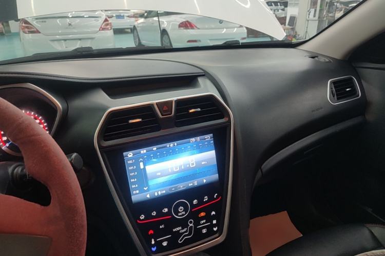 Used Haima Fumei 2017 1.6L Automatic Luxury Model Center Console
