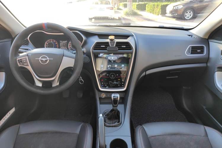 Used Haima Fumei 2017 1.6L Manual Luxury Model Center Console