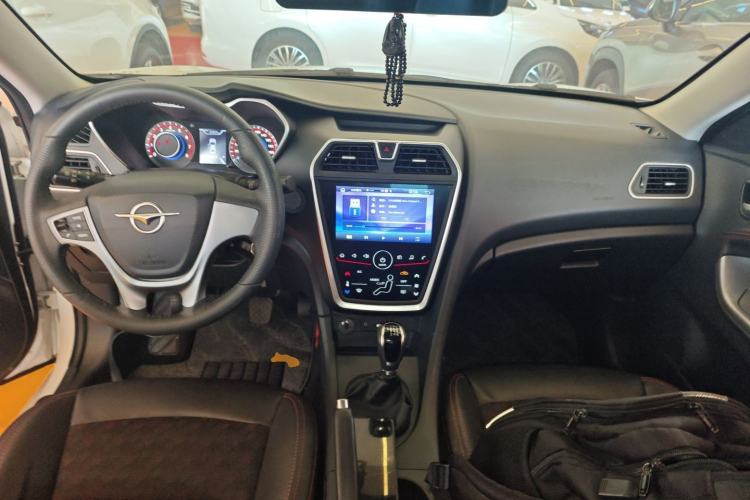 Used Haima Fumei 2017 1.6L Manual Luxury Model Center Console