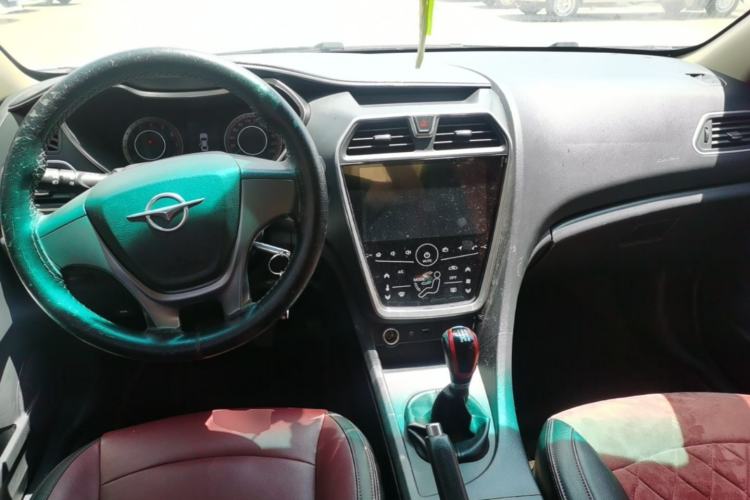 Used Haima Fumei 2017 1.6L Manual Comfort Model Center Console
