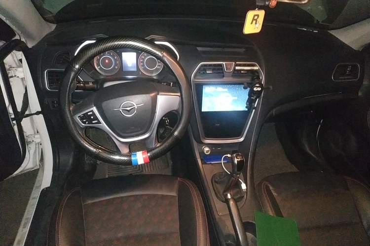 Used Haima Fumei 2017 1.6L Manual Luxury Model Center Console