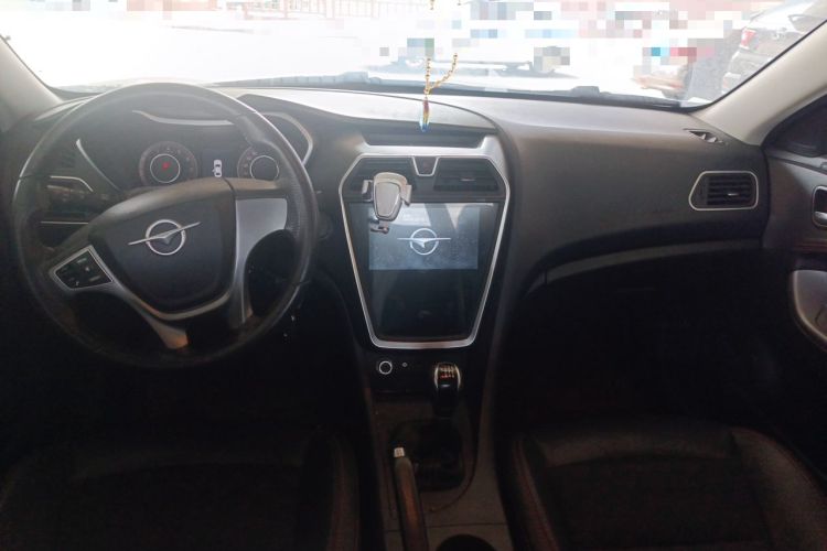 Used Haima Fumei 2017 1.6L Manual Luxury Model Center Console