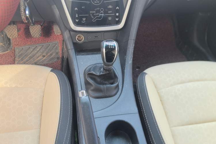 Used Haima Fumei 2017 1.6L Manual Comfort Model Gear Lever