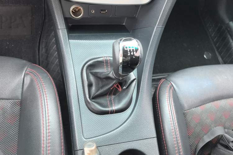 Used Haima Fumei 2017 1.6L Manual Luxury Model Gear Lever