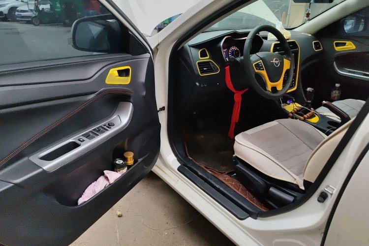 Used Haima Fumei 2017 1.6L Manual Luxury Model Interior 3