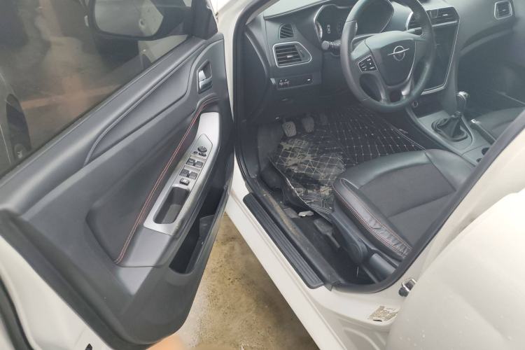 Used Haima Fumei 2017 1.6L Manual Luxury Model Interior 5