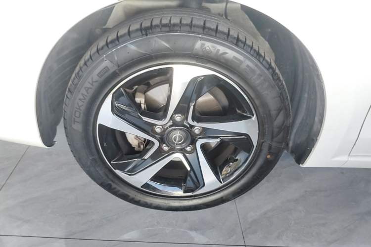 Used Haima Fumei 2017 1.6L Automatic Luxury Model Left Front Wheel Hub