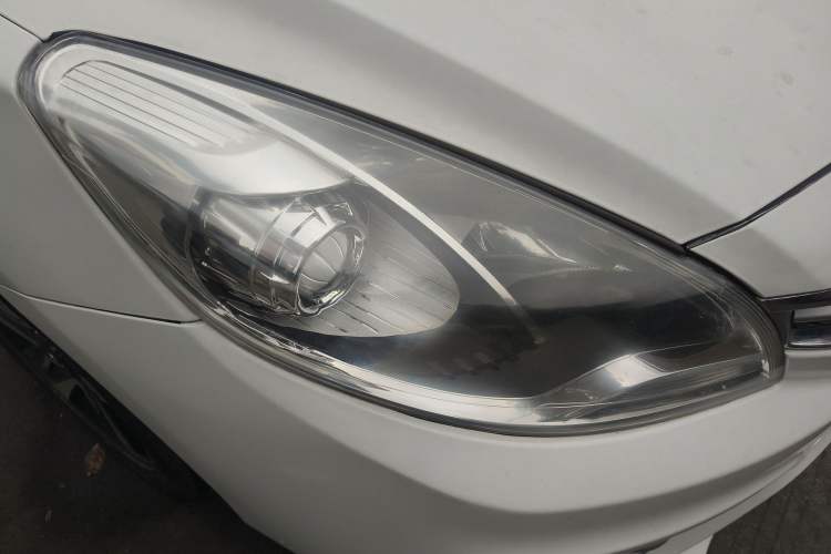 Used Haima Fumei 2017 1.6L Manual Luxury Model Right Front Headlight