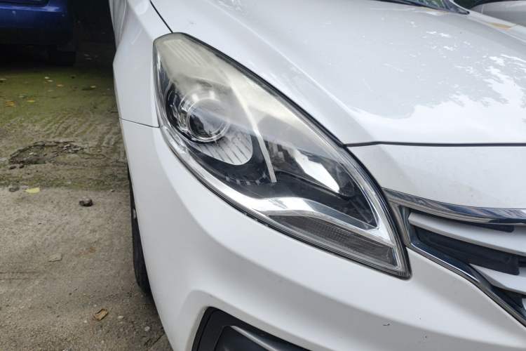 Used Haima Fumei 2017 1.6L Manual Comfort Model Right Front Headlight
