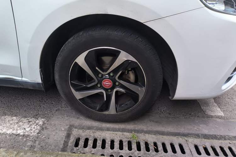 Used Haima Fumei 2017 1.6L Manual Luxury Model Right Front Wheel Hub