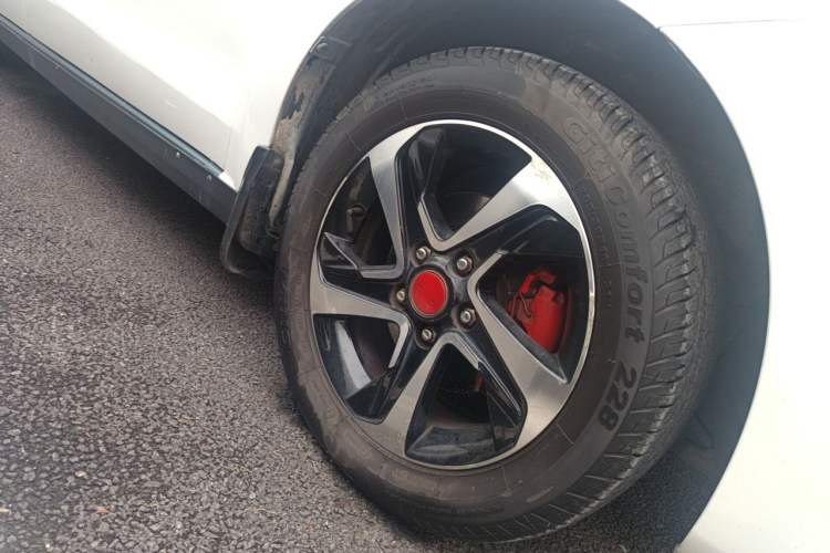 Used Haima Fumei 2017 1.6L Automatic Luxury Model Right Front Wheel Hub