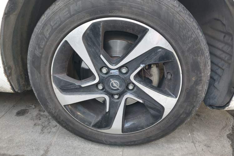Used Haima Fumei 2017 1.6L Manual Comfort Model Right Front Wheel Hub