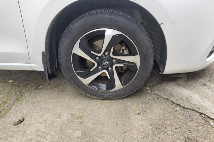 Used Haima Fumei 2017 1.6L Manual Comfort Model Right Front Wheel Hub