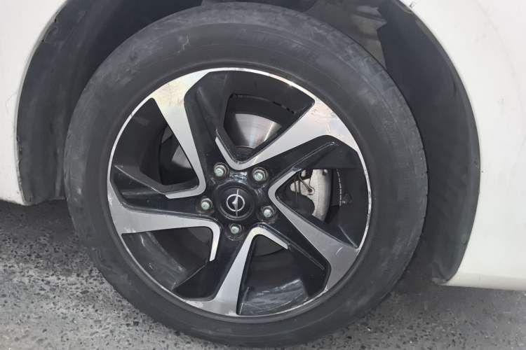 Used Haima Fumei 2017 1.6L Automatic Luxury Model Right Front Wheel Hub