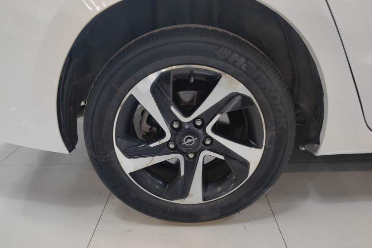 Used Haima Fumei 2017 1.6L Automatic Luxury Model Right Rear Wheel Hub