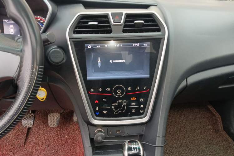 Used Haima Fumei 2017 1.6L Manual Luxury Model Audio And AC Panel