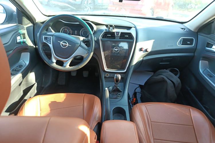 Used Haima Fumei 2017 1.6L Manual Luxury Model Center Console