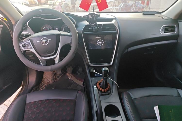 Used Haima Fumei 2017 1.6L Manual Luxury Model Center Console