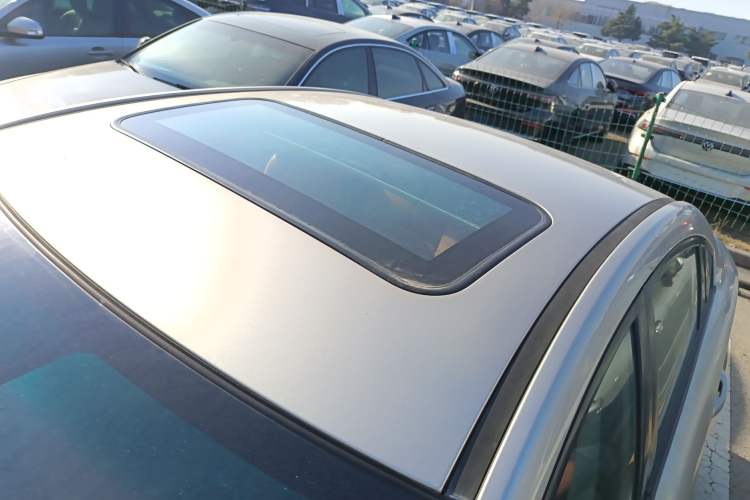 Used Haima Fumei 2017 1.6L Manual Luxury Model Roof