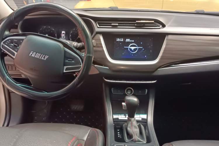 Used Haima Fumei F5 2018 1.6L Automatic Luxury Model Center Console