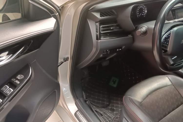 Used Haima Fumei F5 2018 1.6L Automatic Luxury Model Driver Seat