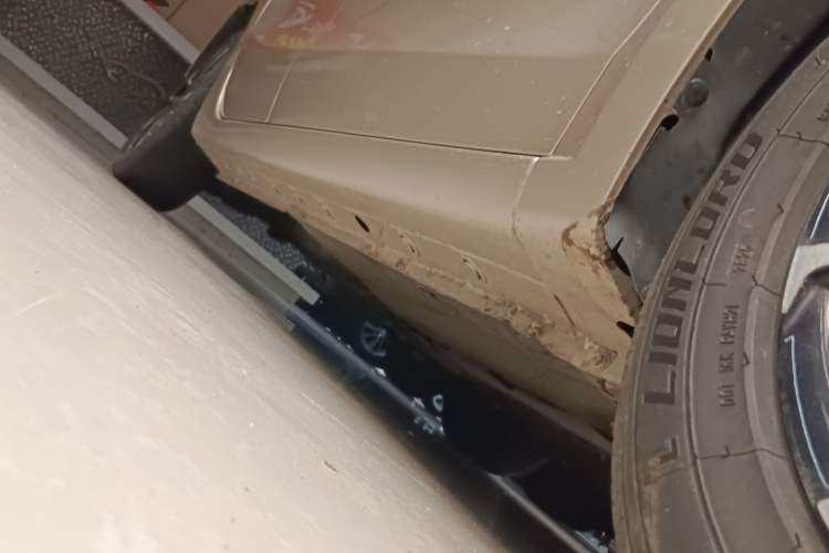 Used Haima Fumei F5 2018 1.6L Automatic Luxury Model Right Side Sill