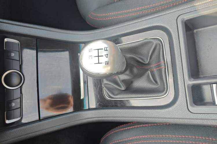 Used Haima Fumei F5 2018 1.6L Manual Elite Model Gear Lever