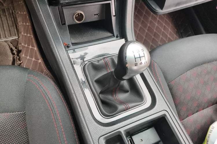 Used Haima Fumei F5 2018 1.6L Manual Elite Model Gear Lever