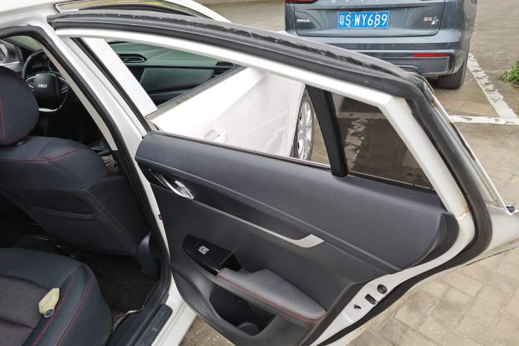 Used Haima Fumei F5 2018 1.6L Manual Elite Model Interior 6