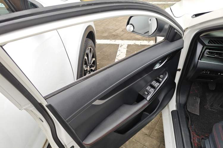 Used Haima Fumei F5 2018 1.6L Manual Elite Model Interior 7
