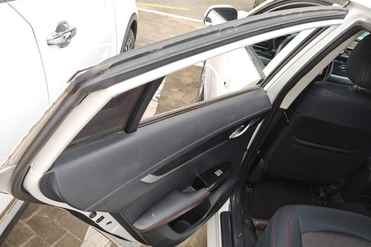 Used Haima Fumei F5 2018 1.6L Manual Elite Model Interior 8