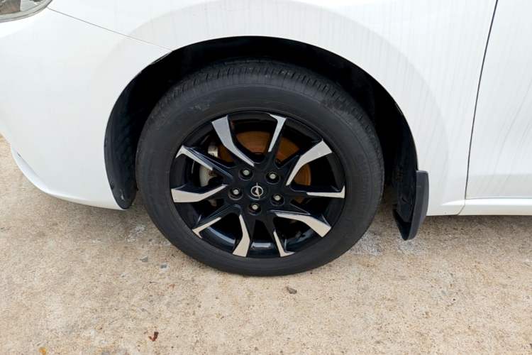Used Haima Fumei F5 2018 1.6L Manual Luxury Model Left Front Wheel Hub