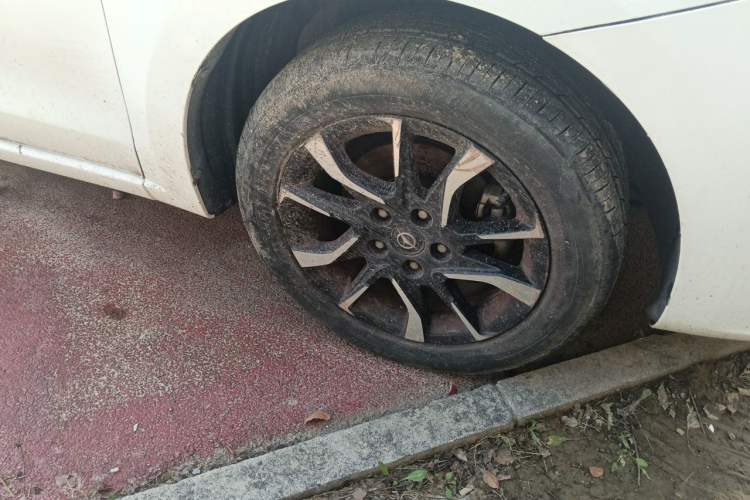 Used Haima Fumei F5 2018 1.6L Manual Luxury Model Right Front Wheel Hub