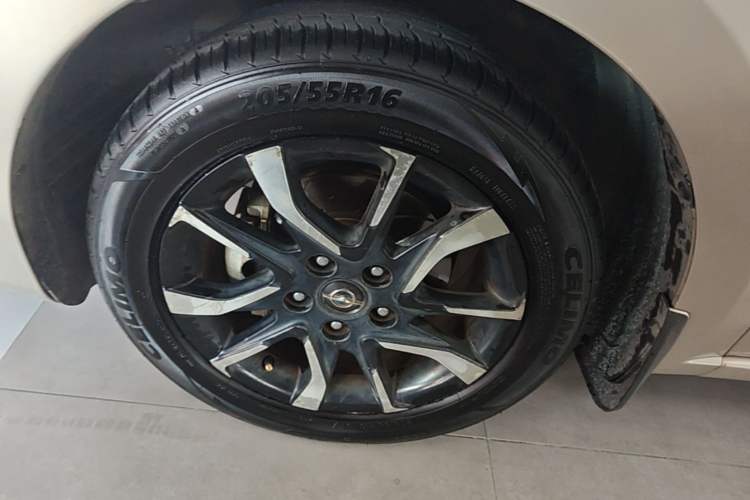 Used Haima Fumei F5 2018 1.6L Automatic Luxury Model Left Front Wheel Hub