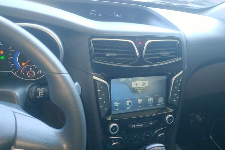Used Haima Fumei F7 2017 1.5T 7-Seater Automatic Standard Edition Audio And AC Panel