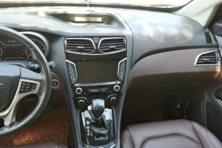 Used Haima Fumei F7 2017 1.5T 7-Seater Automatic Flagship Model Audio And AC Panel