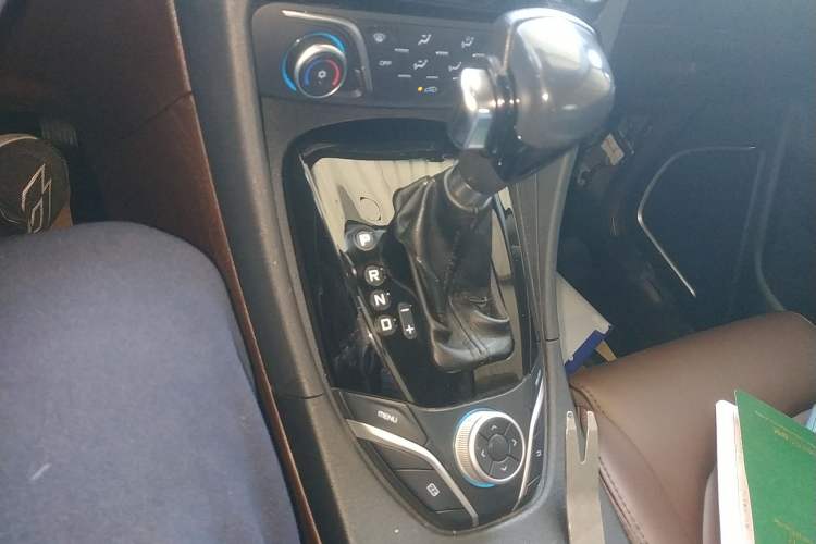 Used Haima Fumei F7 2017 1.5T 7-Seater Automatic Standard Edition Gear Lever