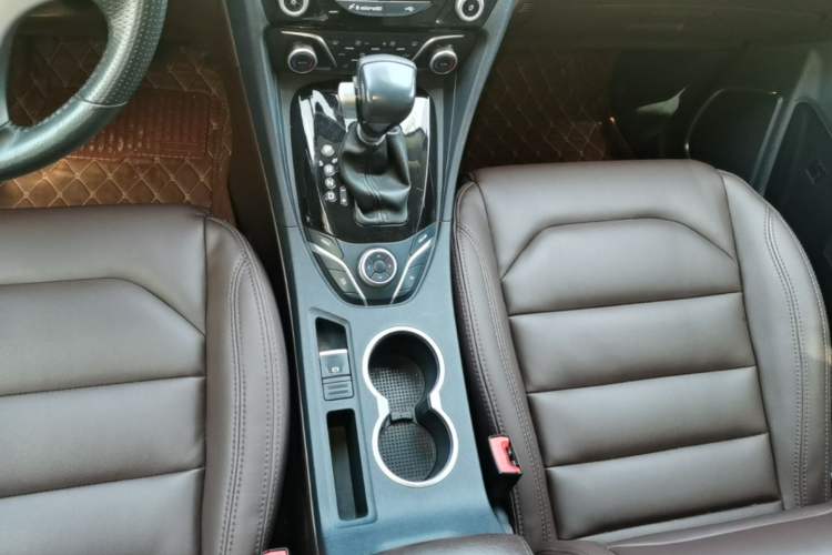 Used Haima Fumei F7 2017 1.5T 7-Seater Automatic Flagship Model Gear Lever