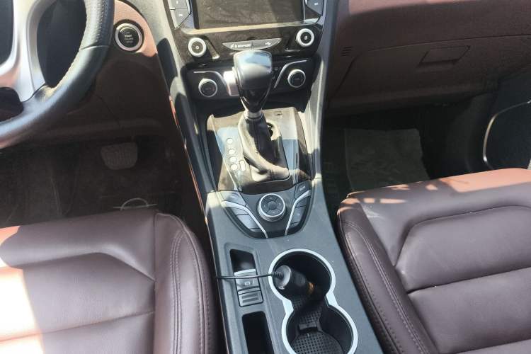 Used Haima Fumei F7 2017 1.5T 7-Seater Automatic Flagship Model Gear Lever