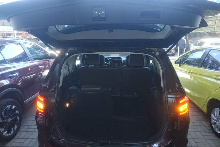Used Haima Fumei F7 2017 1.5T 7-Seater Automatic Standard Edition Trunk