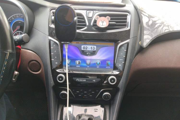 Used Haima Fumei F7 2017 1.5T 7-Seater Automatic Standard Edition Audio And AC Panel