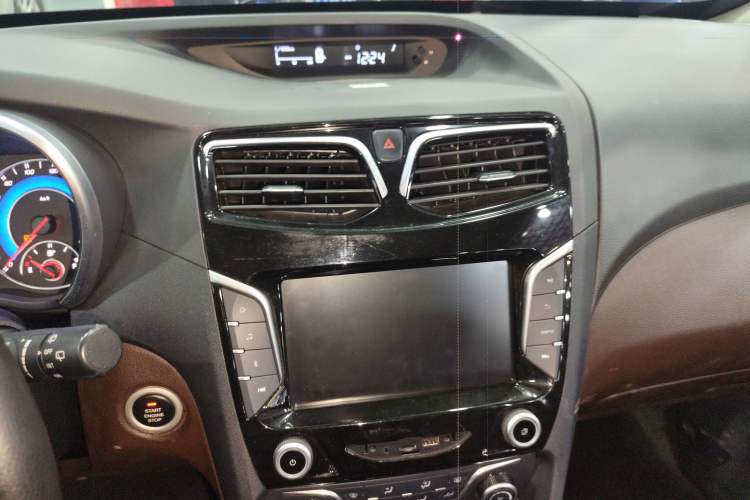 Used Haima Fumei F7 2017 1.5T 7-Seater Automatic Comfort Version Audio And AC Panel