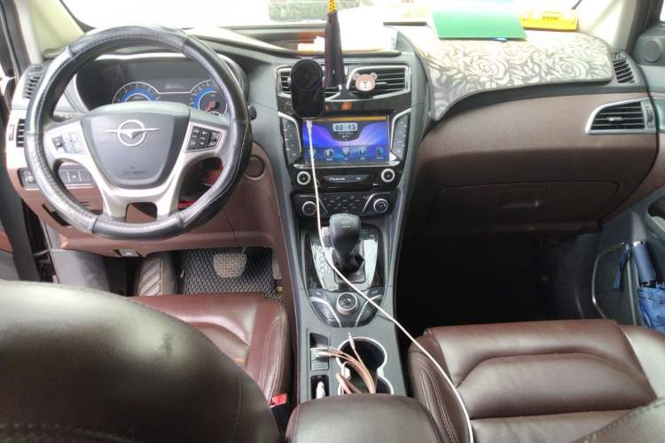 Used Haima Fumei F7 2017 1.5T 7-Seater Automatic Standard Edition Center Console