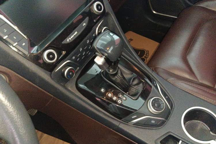 Used Haima Fumei F7 2017 1.5T 7-Seater Automatic Comfort Version Gear Lever